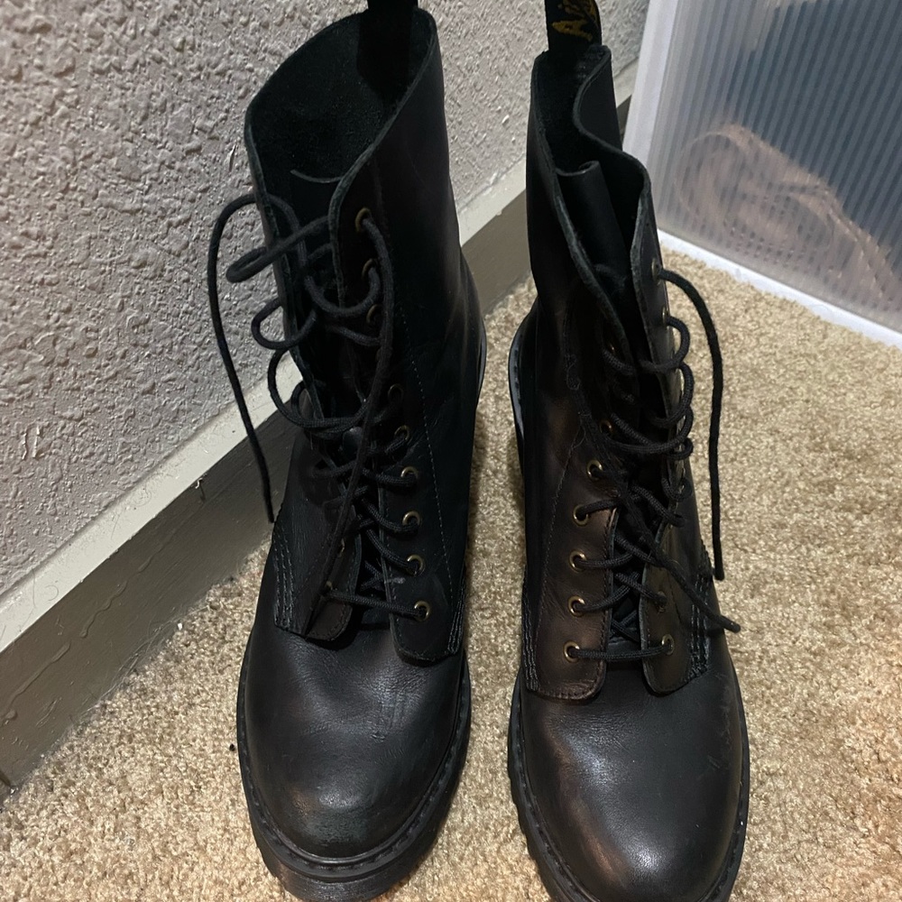 Dr. Martens Kendra boot size 9